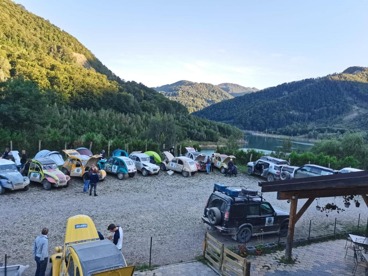 Pensiunea Izvorul Bucuriei Siriu Exteriér fotografie