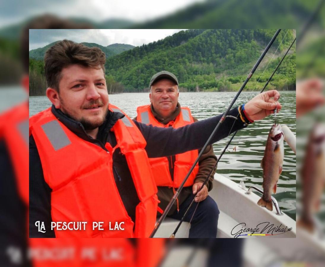 Pensiunea Izvorul Bucuriei Siriu Exteriér fotografie